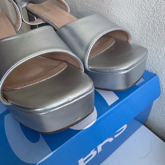 Silver BKS Block Heel Sandals - Size 10M - Picture 9 of 14